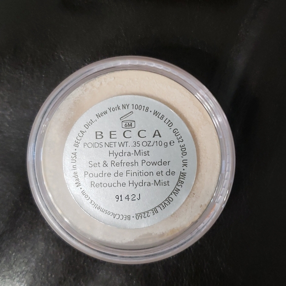Becca (Set & Refresh Powder) - Picture 3 of 4